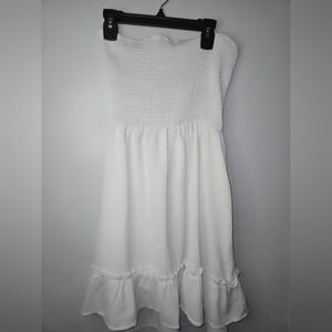 White short dress type "tube" or "strapless